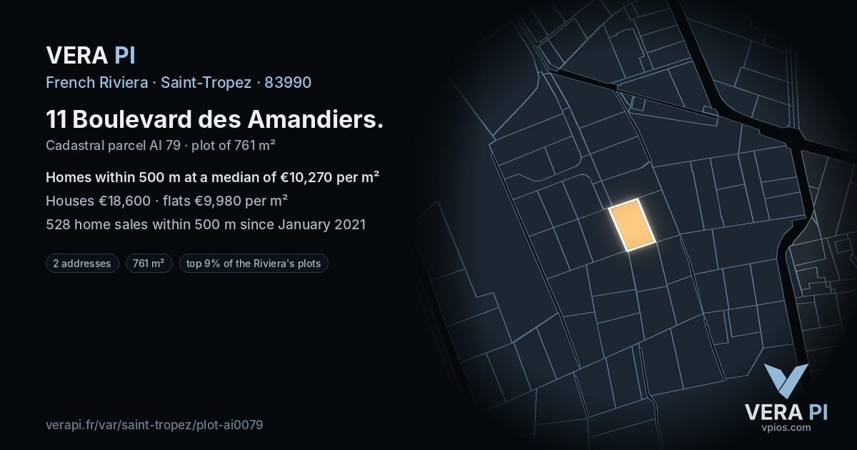 11 Boulevard des Amandiers, Saint-Tropez at night – the plot lit, the parcels around coloured by the prices near them