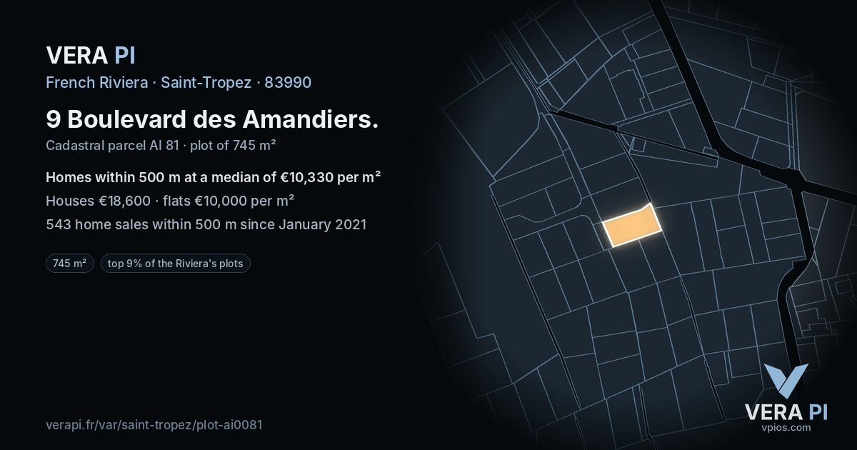 9 Boulevard des Amandiers, Saint-Tropez at night – the plot lit, the parcels around coloured by the prices near them