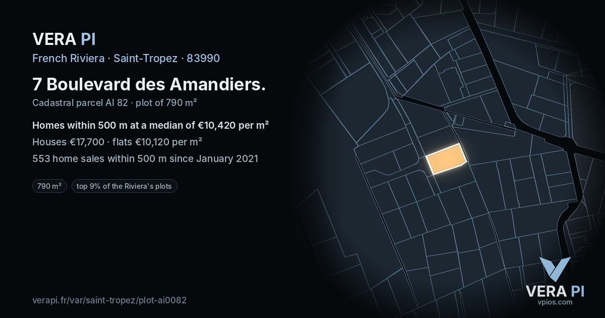 7 Boulevard des Amandiers, Saint-Tropez at night – the plot lit, the parcels around coloured by the prices near them