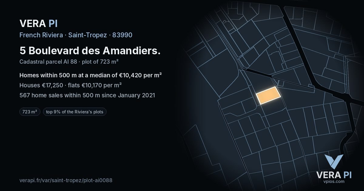 5 Boulevard des Amandiers, Saint-Tropez at night – the plot lit, the parcels around coloured by the prices near them