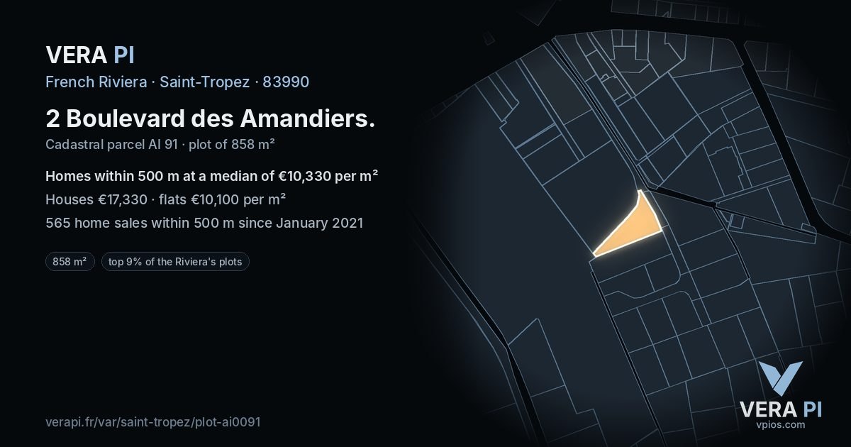 2 Boulevard des Amandiers, Saint-Tropez at night – the plot lit, the parcels around coloured by the prices near them