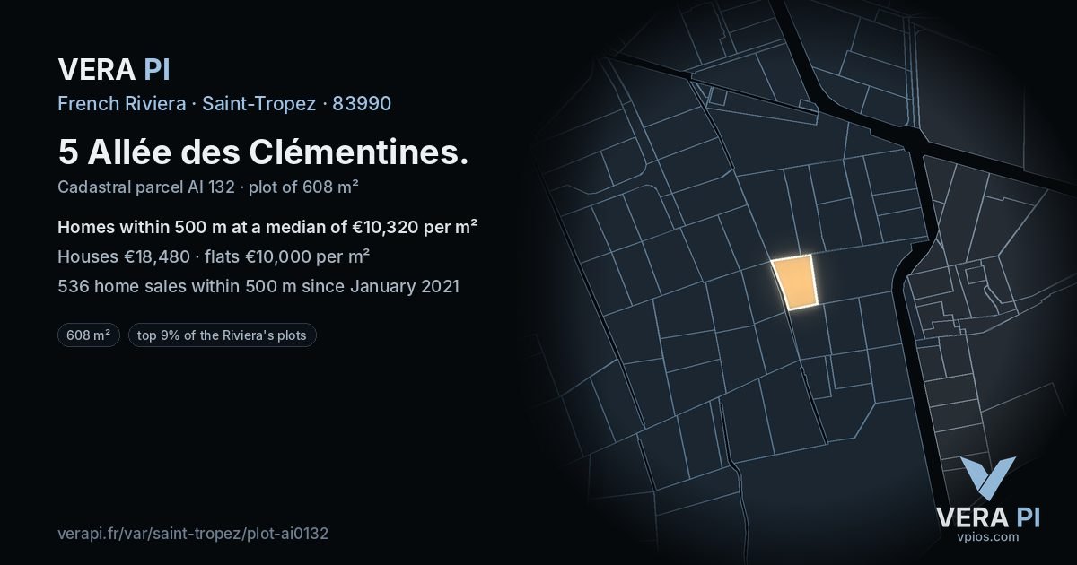 5 Allée des Clémentines, Saint-Tropez at night – the plot lit, the parcels around coloured by the prices near them