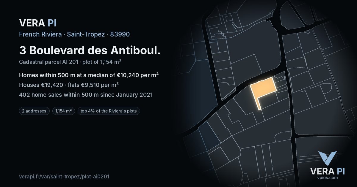 3 Boulevard des Antiboul, Saint-Tropez at night – the plot lit, the parcels around coloured by the prices near them