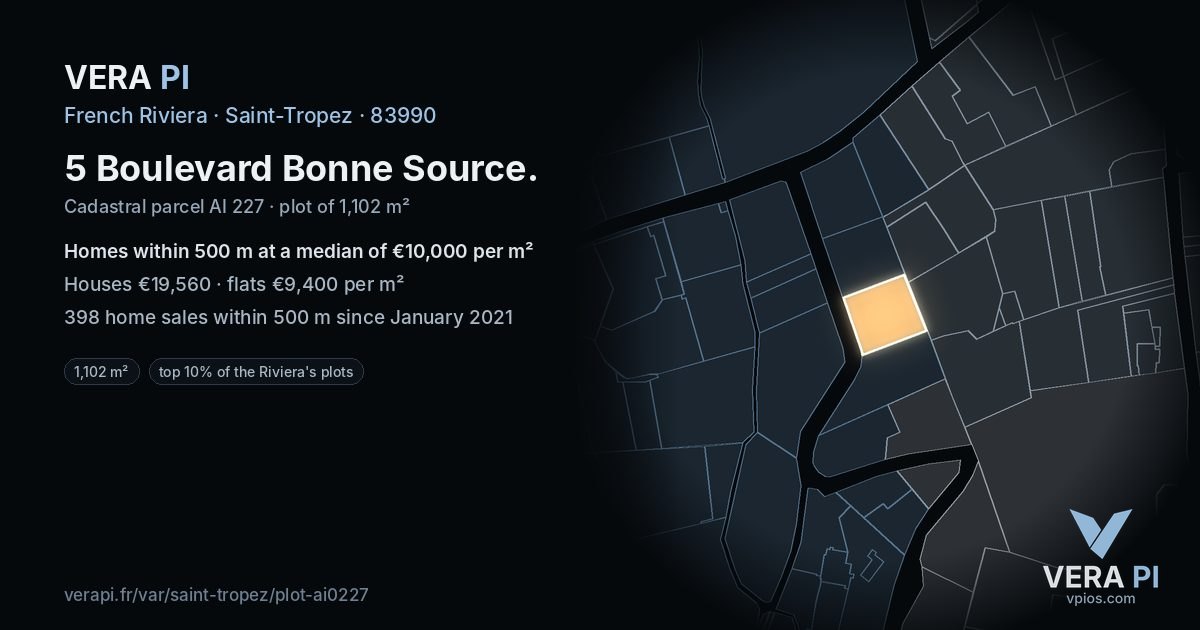 5 Boulevard Bonne Source, Saint-Tropez at night – the plot lit, the parcels around coloured by the prices near them