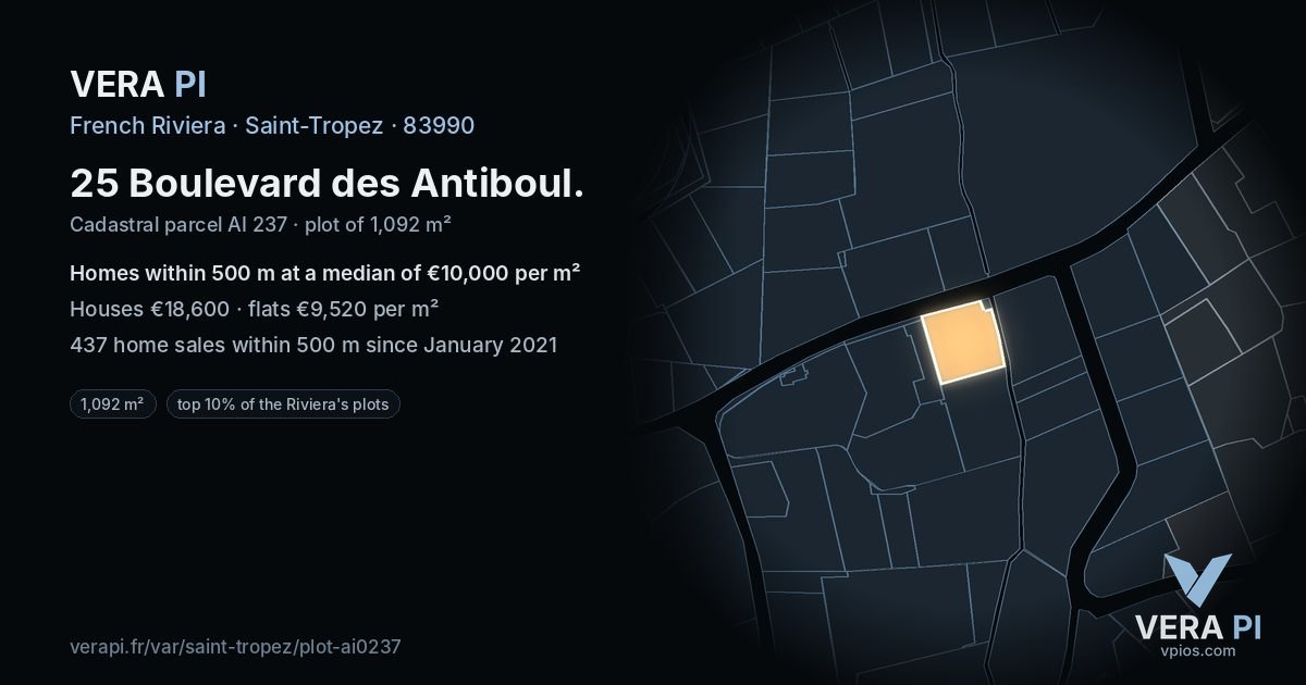 25 Boulevard des Antiboul, Saint-Tropez at night – the plot lit, the parcels around coloured by the prices near them