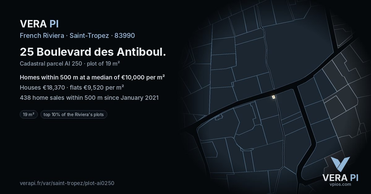 25 Boulevard des Antiboul, Saint-Tropez at night – the plot lit, the parcels around coloured by the prices near them