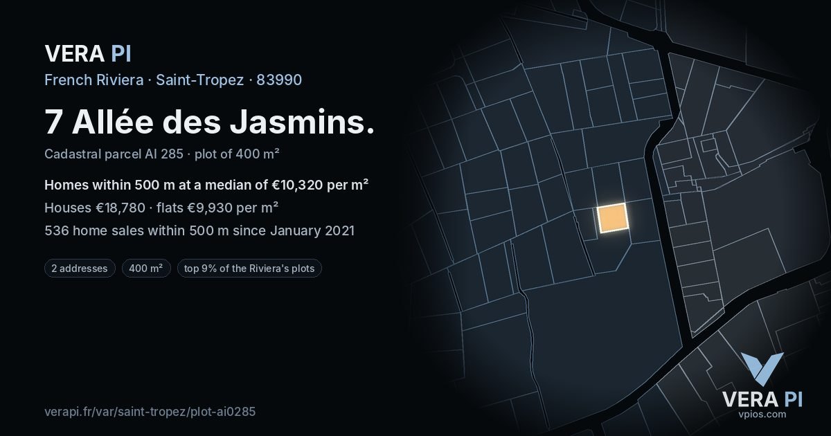 7 Allée des Jasmins, Saint-Tropez at night – the plot lit, the parcels around coloured by the prices near them