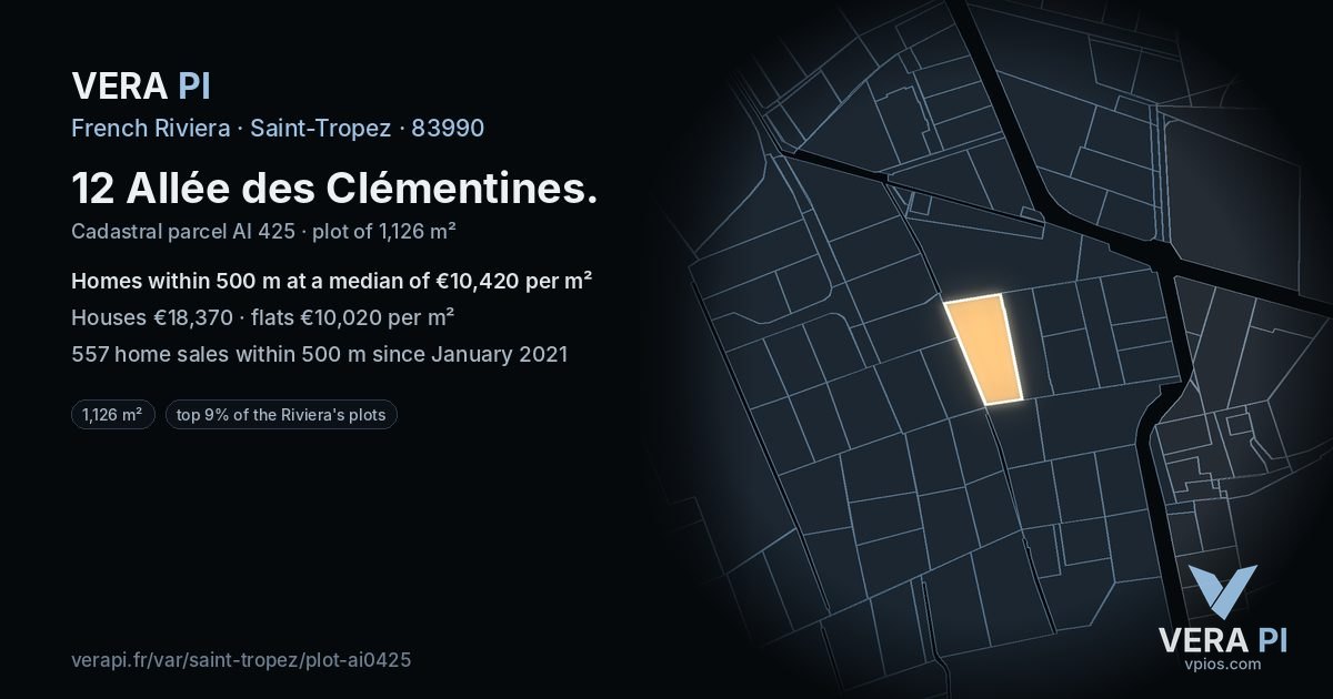 12 Allée des Clémentines, Saint-Tropez at night – the plot lit, the parcels around coloured by the prices near them