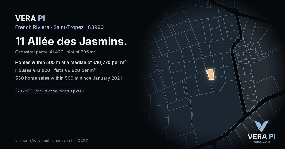 11 Allée des Jasmins, Saint-Tropez at night – the plot lit, the parcels around coloured by the prices near them