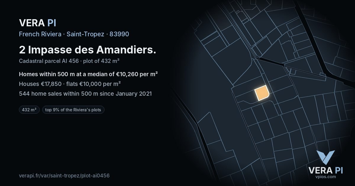 2 Impasse des Amandiers, Saint-Tropez at night – the plot lit, the parcels around coloured by the prices near them