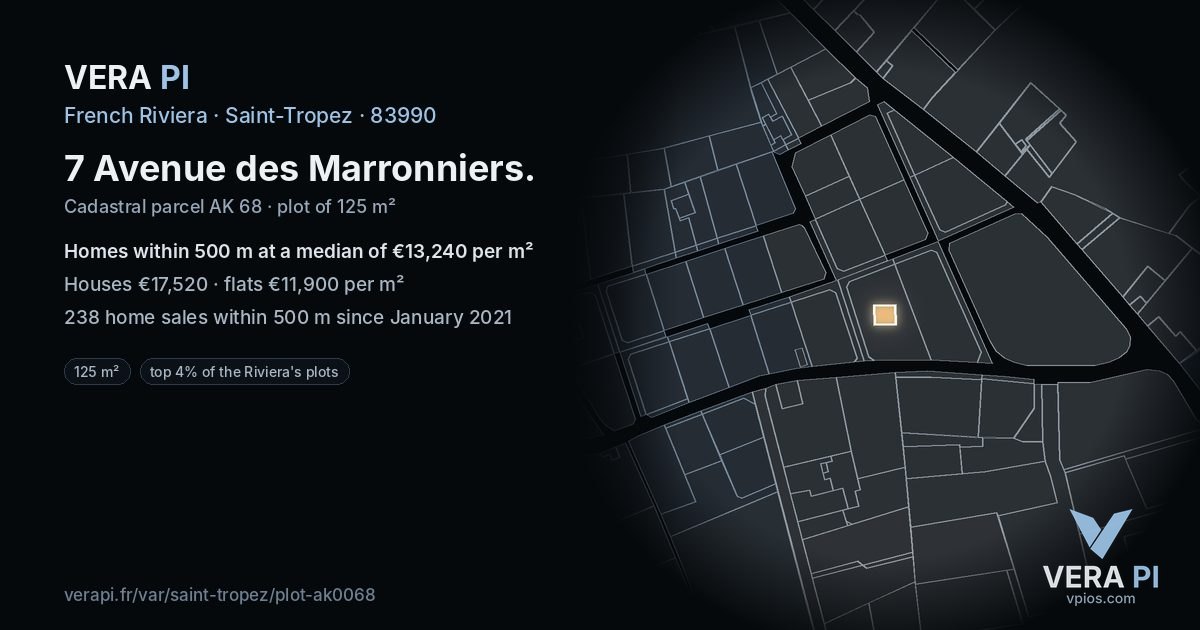 7 Avenue des Marronniers, Saint-Tropez at night – the plot lit, the parcels around coloured by the prices near them