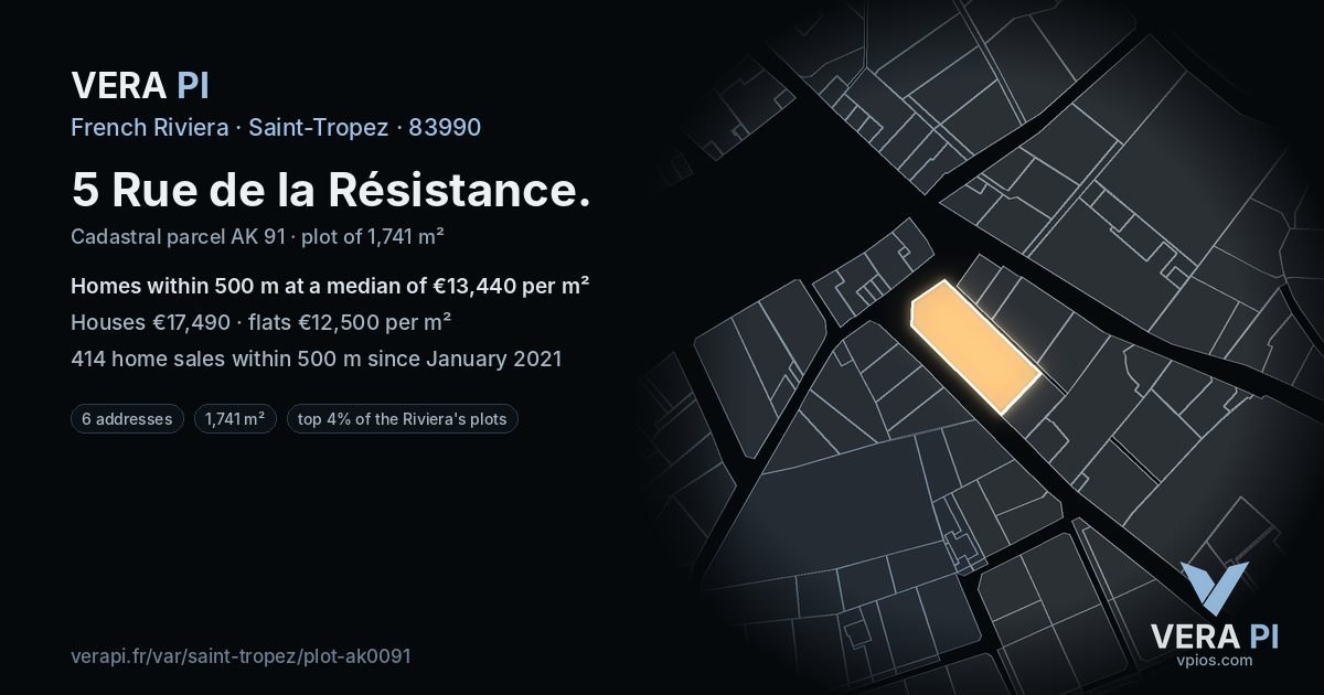 5 Rue de la Résistance, Saint-Tropez at night – the plot lit, the parcels around coloured by the prices near them