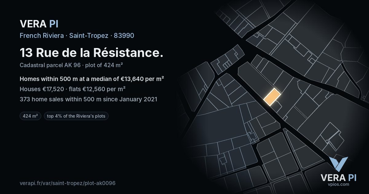 13 Rue de la Résistance, Saint-Tropez at night – the plot lit, the parcels around coloured by the prices near them