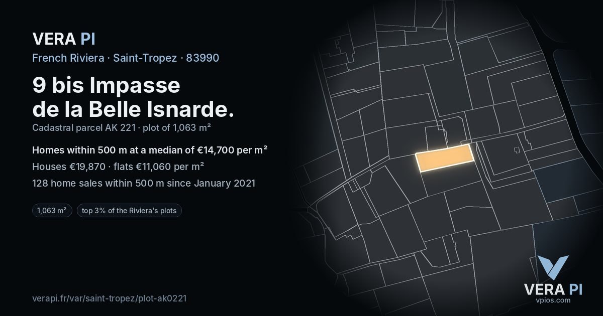 9 bis Impasse de la Belle Isnarde, Saint-Tropez at night – the plot lit, the parcels around coloured by the prices near them