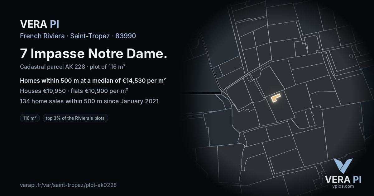 7 Impasse Notre Dame, Saint-Tropez at night – the plot lit, the parcels around coloured by the prices near them