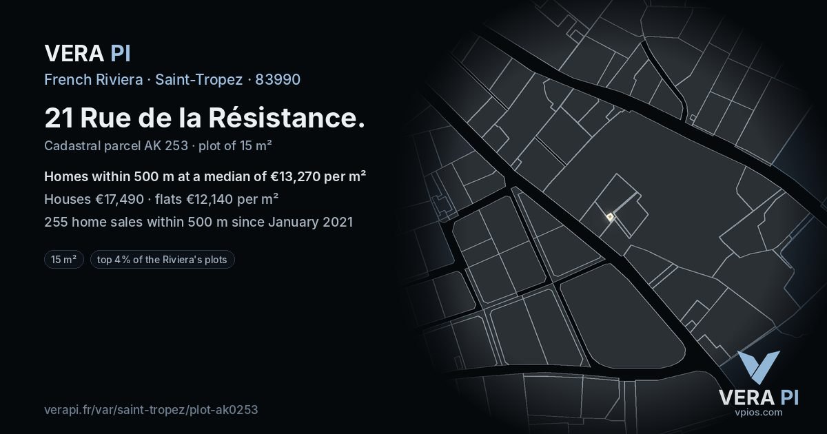 21 Rue de la Résistance, Saint-Tropez at night – the plot lit, the parcels around coloured by the prices near them