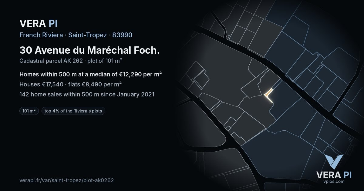 30 Avenue du Maréchal Foch, Saint-Tropez at night – the plot lit, the parcels around coloured by the prices near them