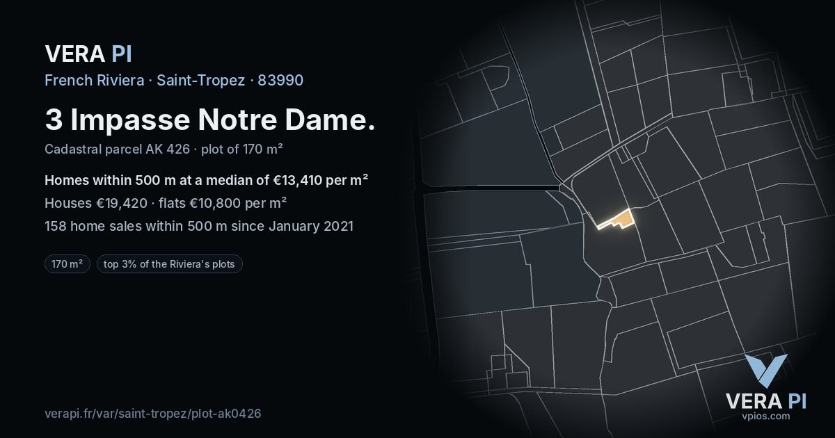3 Impasse Notre Dame, Saint-Tropez at night – the plot lit, the parcels around coloured by the prices near them