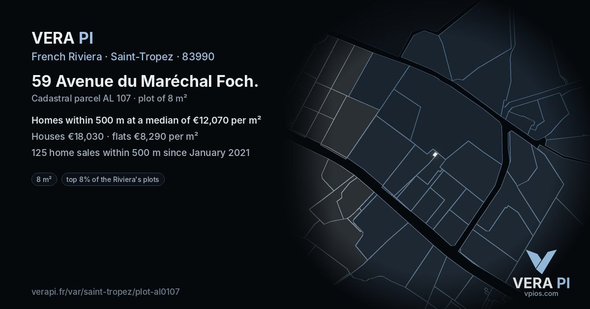 59 Avenue du Maréchal Foch, Saint-Tropez at night – the plot lit, the parcels around coloured by the prices near them