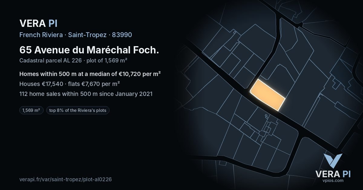 65 Avenue du Maréchal Foch, Saint-Tropez at night – the plot lit, the parcels around coloured by the prices near them