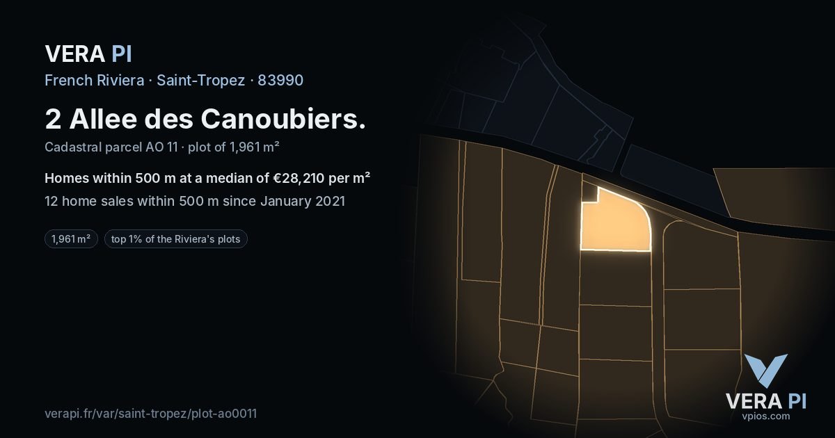 2 Allee des Canoubiers, Saint-Tropez at night – the plot lit, the parcels around coloured by the prices near them