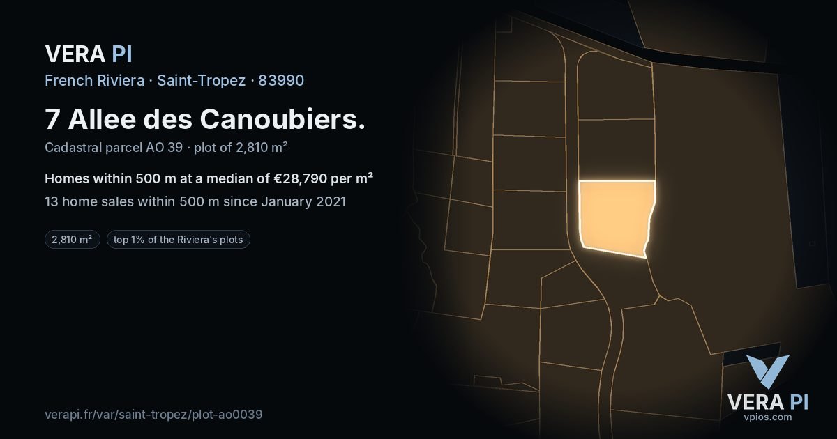 7 Allee des Canoubiers, Saint-Tropez at night – the plot lit, the parcels around coloured by the prices near them