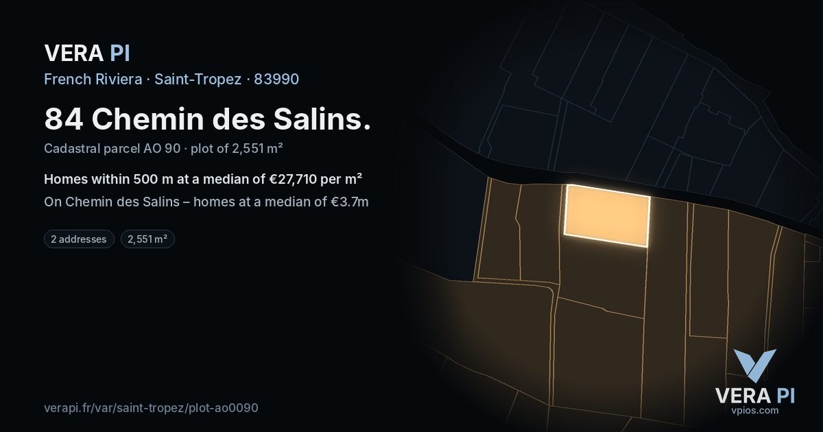 84 Chemin des Salins, Saint-Tropez at night – the plot lit, the parcels around coloured by the prices near them