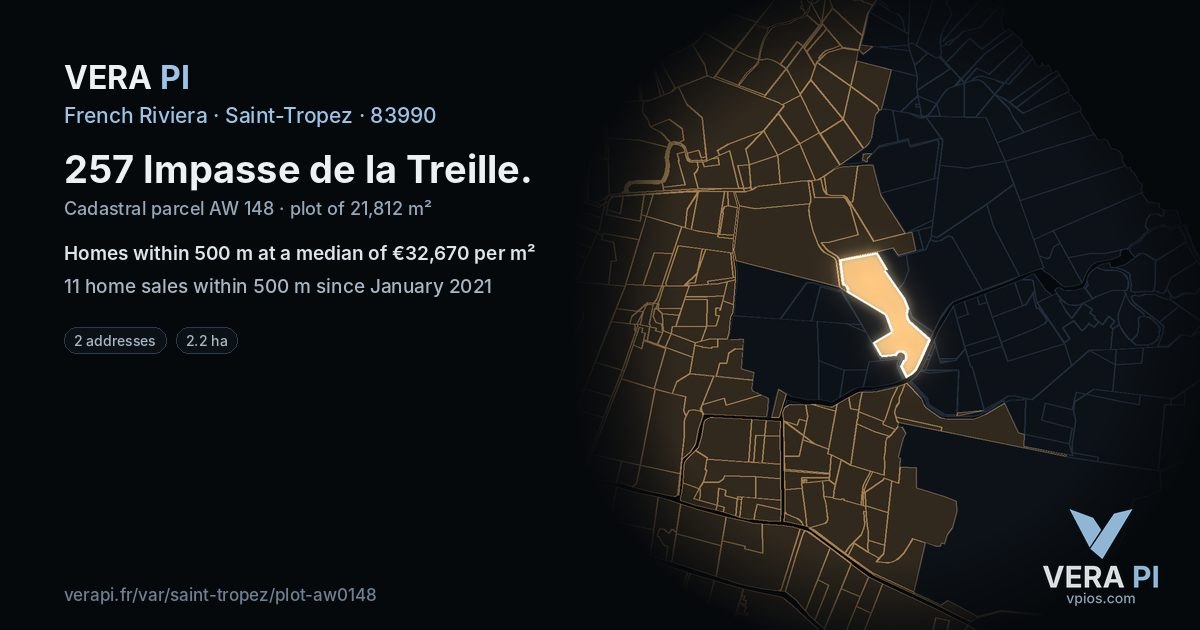 257 Impasse de la Treille, Saint-Tropez at night – the plot lit, the parcels around coloured by the prices near them