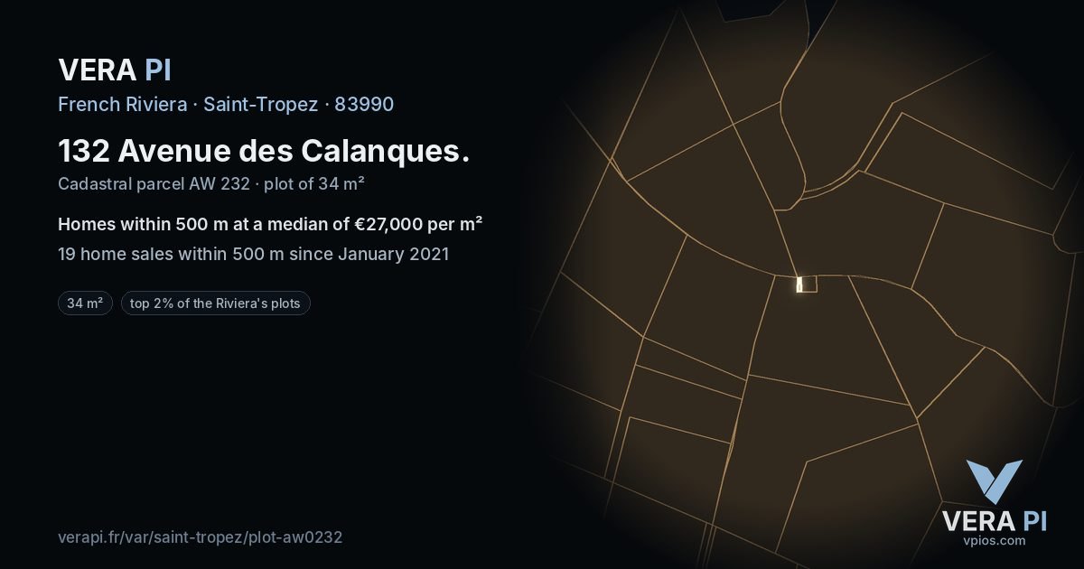 132 Avenue des Calanques, Saint-Tropez at night – the plot lit, the parcels around coloured by the prices near them