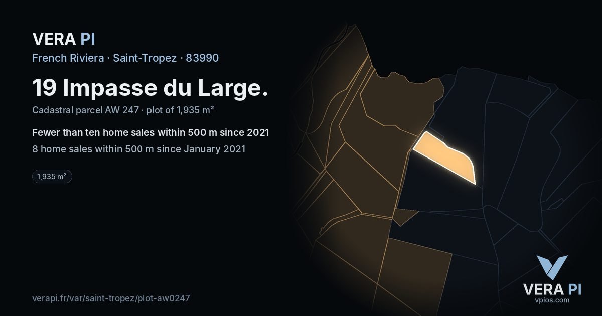 19 Impasse du Large, Saint-Tropez at night – the plot lit, the parcels around coloured by the prices near them