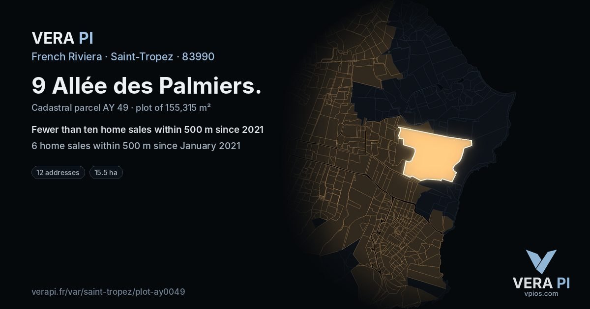 9 Allée des Palmiers, Saint-Tropez at night – the plot lit, the parcels around coloured by the prices near them