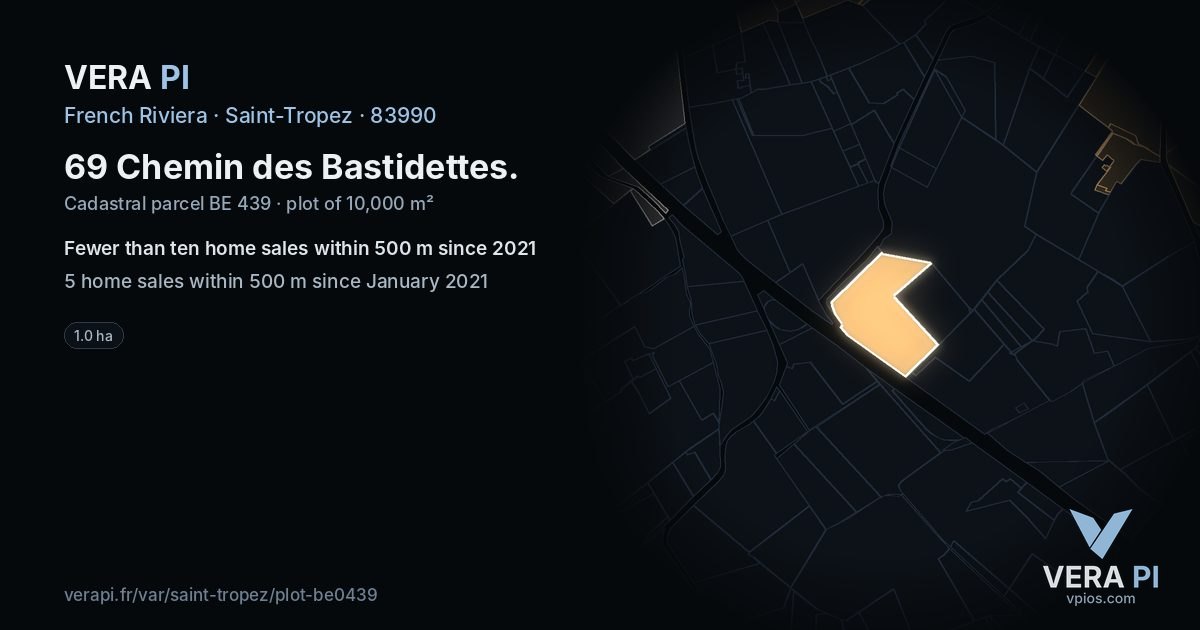 69 Chemin des Bastidettes, Saint-Tropez at night – the plot lit, the parcels around coloured by the prices near them