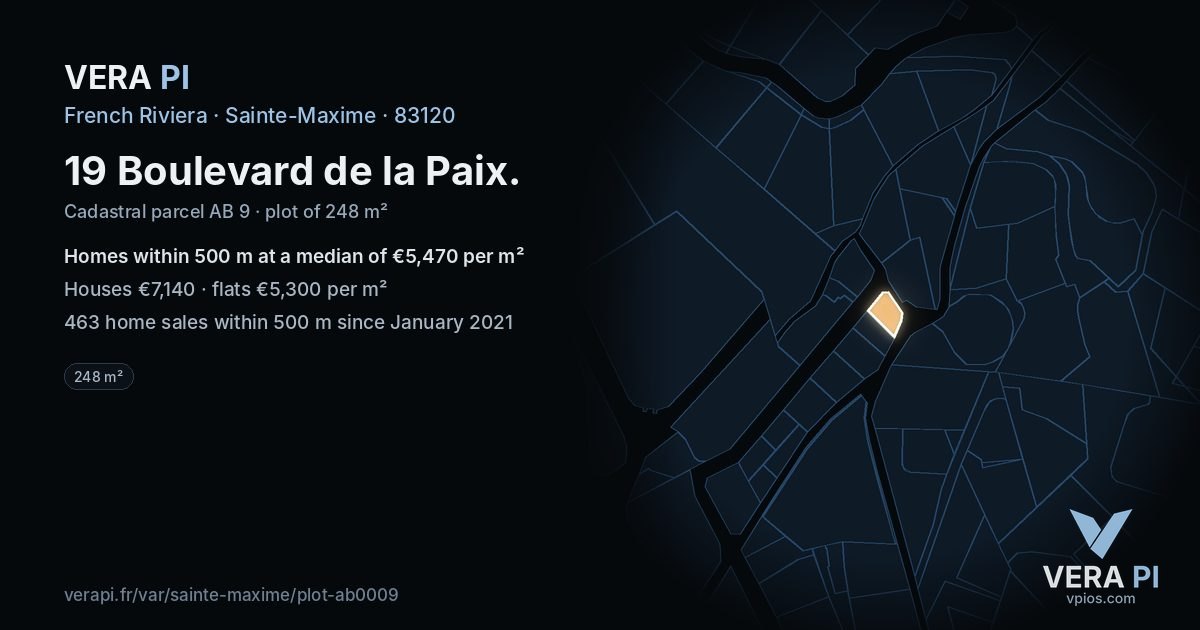 19 Boulevard de la Paix, Sainte-Maxime at night – the plot lit, the parcels around coloured by the prices near them