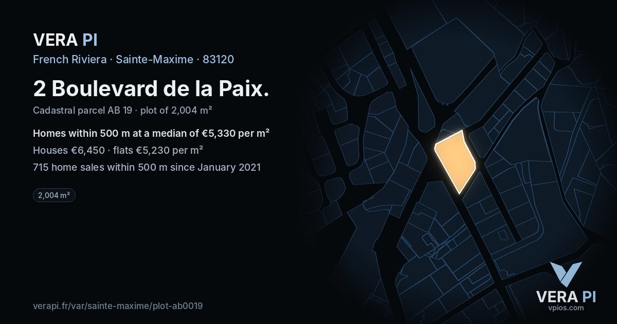 2 Boulevard de la Paix, Sainte-Maxime at night – the plot lit, the parcels around coloured by the prices near them