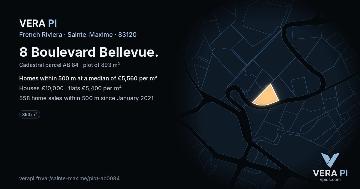 8 Boulevard Bellevue, Sainte-Maxime at night – the plot lit, the parcels around coloured by the prices near them