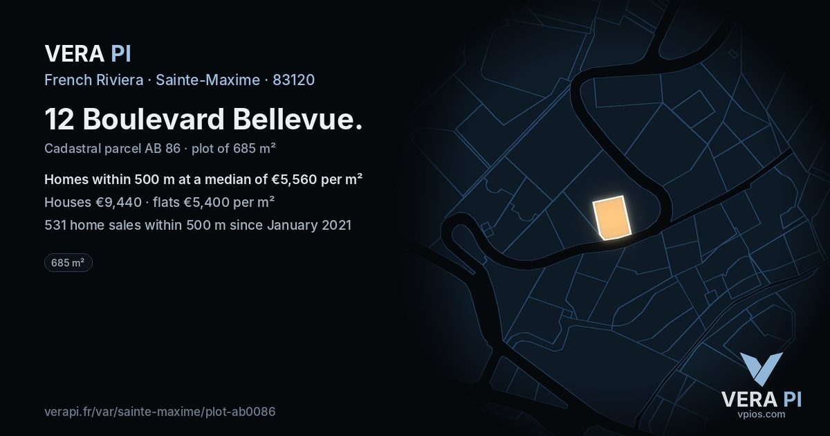 12 Boulevard Bellevue, Sainte-Maxime at night – the plot lit, the parcels around coloured by the prices near them