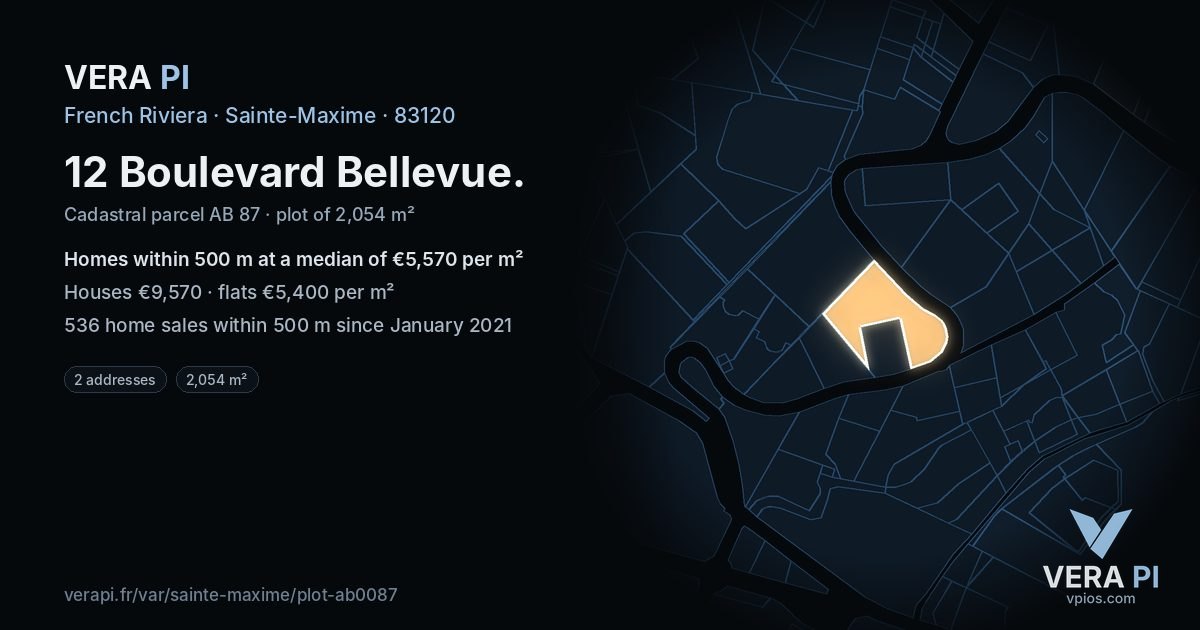 12 Boulevard Bellevue, Sainte-Maxime at night – the plot lit, the parcels around coloured by the prices near them