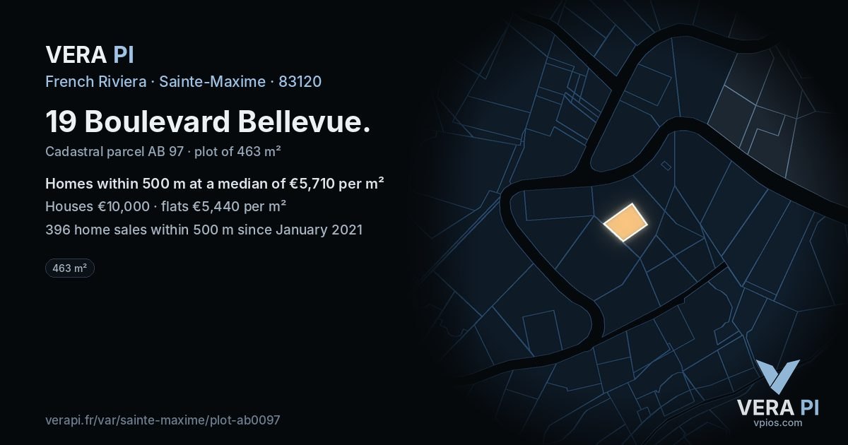 19 Boulevard Bellevue, Sainte-Maxime at night – the plot lit, the parcels around coloured by the prices near them