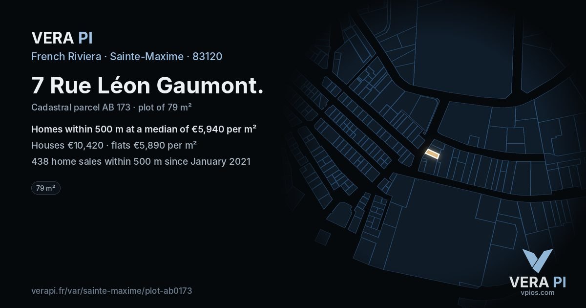 7 Rue Léon Gaumont, Sainte-Maxime at night – the plot lit, the parcels around coloured by the prices near them