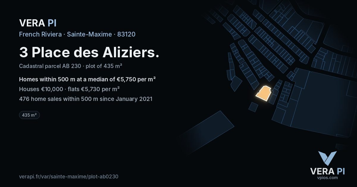 3 Place des Aliziers, Sainte-Maxime at night – the plot lit, the parcels around coloured by the prices near them