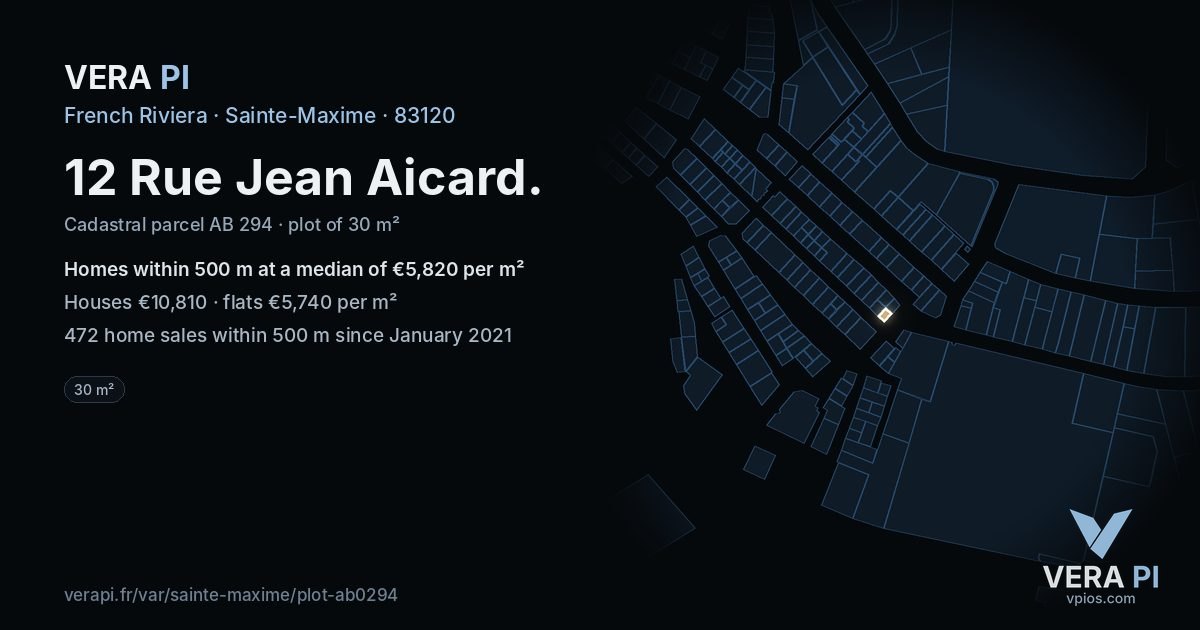 12 Rue Jean Aicard, Sainte-Maxime at night – the plot lit, the parcels around coloured by the prices near them