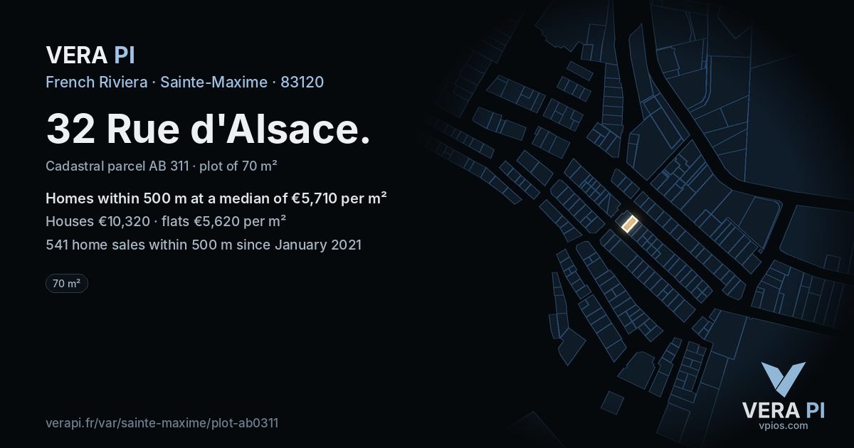 32 Rue d'Alsace, Sainte-Maxime at night – the plot lit, the parcels around coloured by the prices near them
