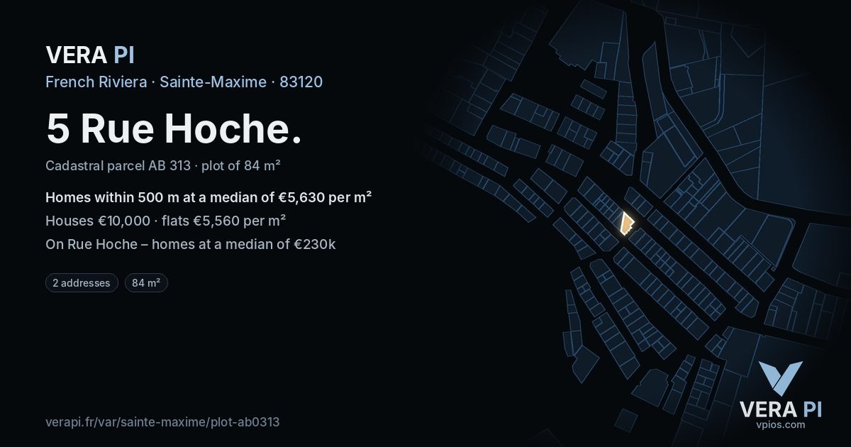5 Rue Hoche, Sainte-Maxime at night – the plot lit, the parcels around coloured by the prices near them