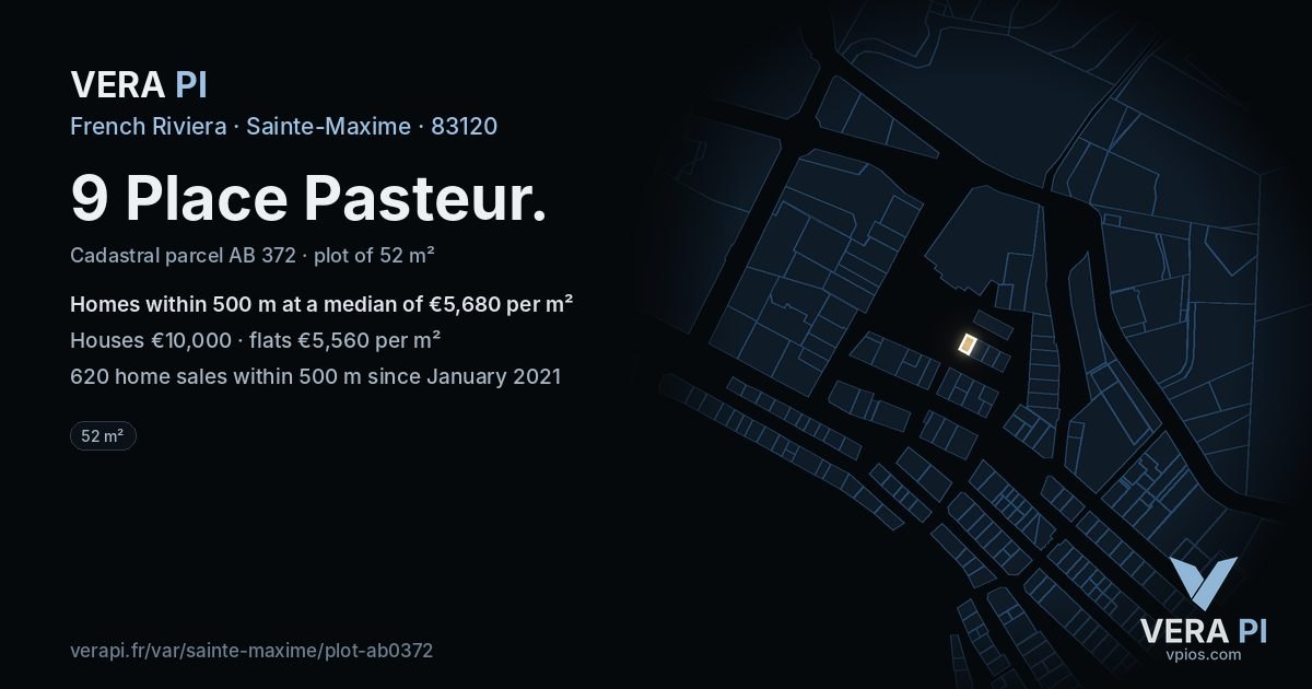 9 Place Pasteur, Sainte-Maxime at night – the plot lit, the parcels around coloured by the prices near them