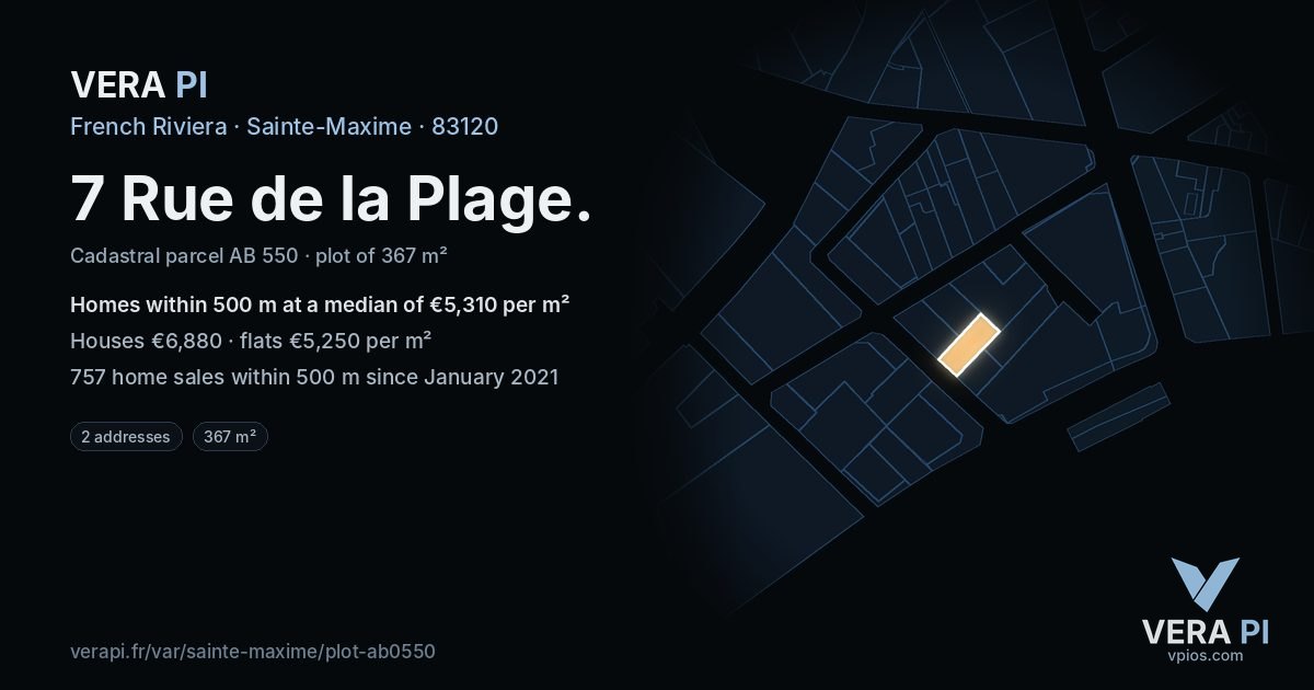 7 Rue de la Plage, Sainte-Maxime at night – the plot lit, the parcels around coloured by the prices near them