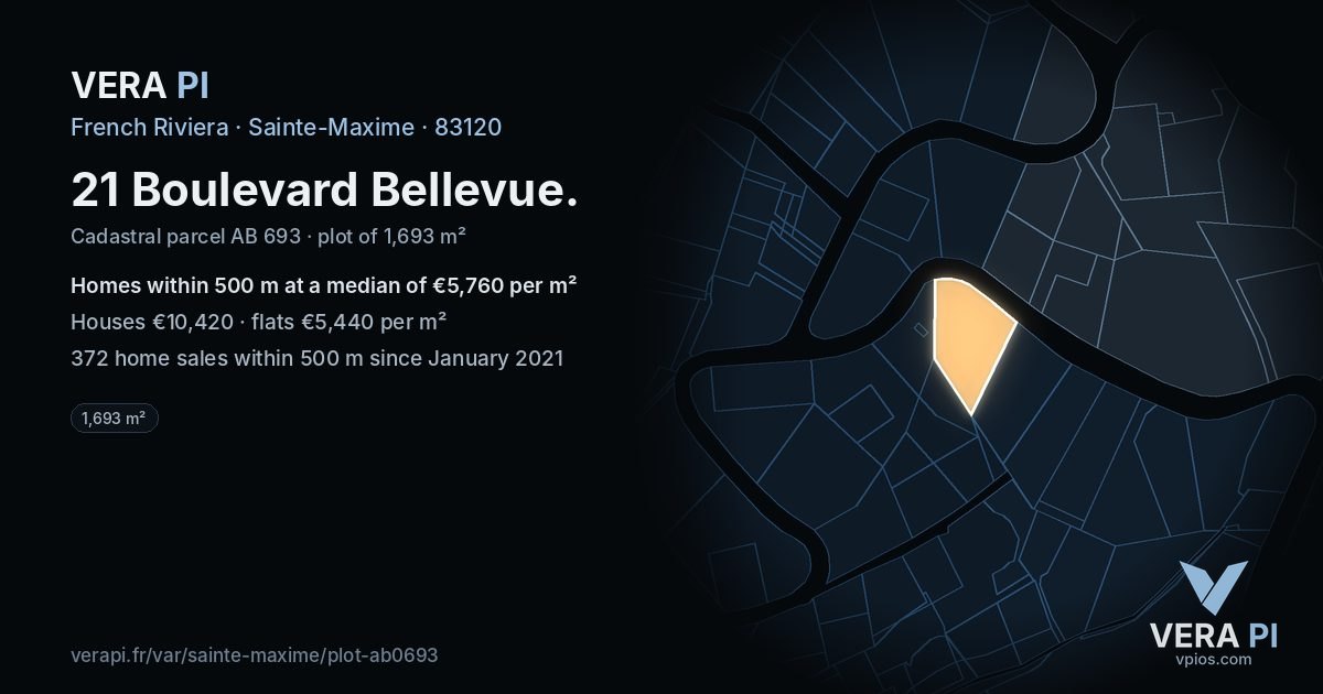 21 Boulevard Bellevue, Sainte-Maxime at night – the plot lit, the parcels around coloured by the prices near them