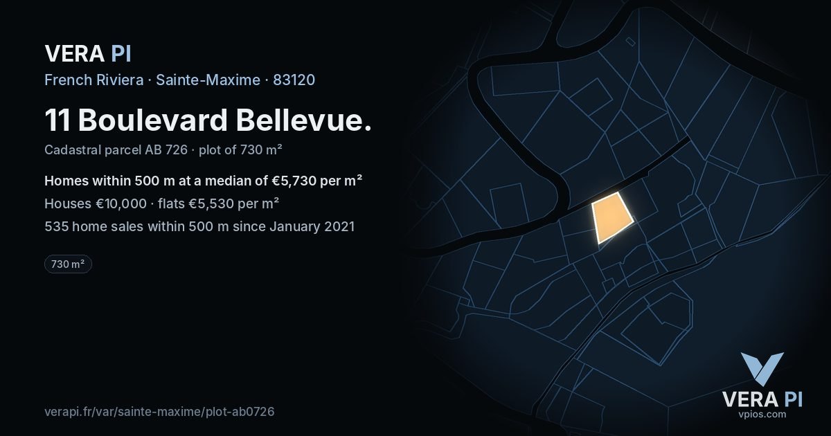 11 Boulevard Bellevue, Sainte-Maxime at night – the plot lit, the parcels around coloured by the prices near them