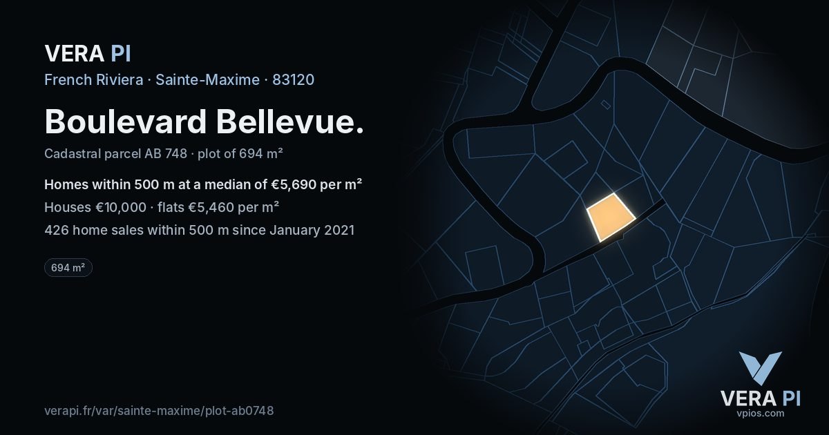 Boulevard Bellevue, Sainte-Maxime at night – the plot lit, the parcels around coloured by the prices near them