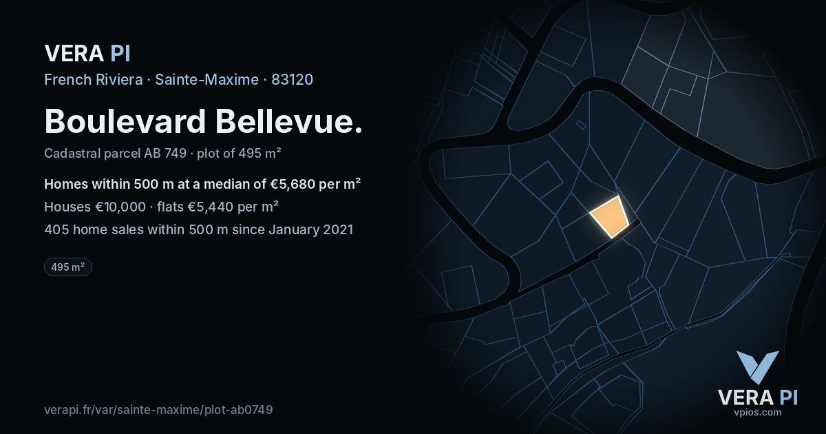 Boulevard Bellevue, Sainte-Maxime at night – the plot lit, the parcels around coloured by the prices near them