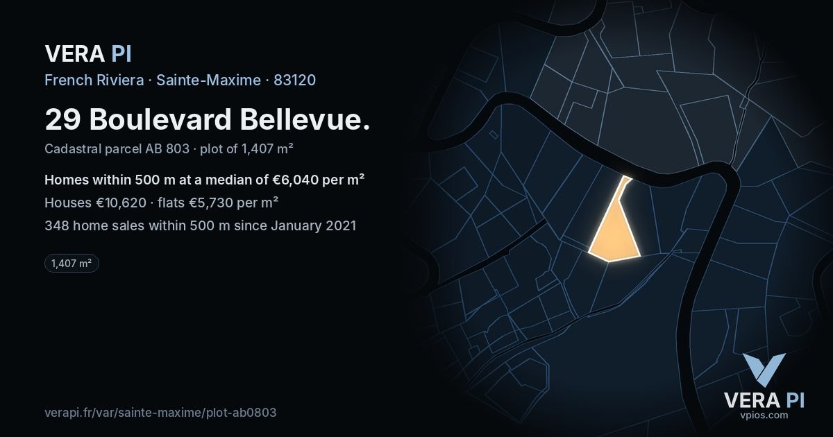 29 Boulevard Bellevue, Sainte-Maxime at night – the plot lit, the parcels around coloured by the prices near them